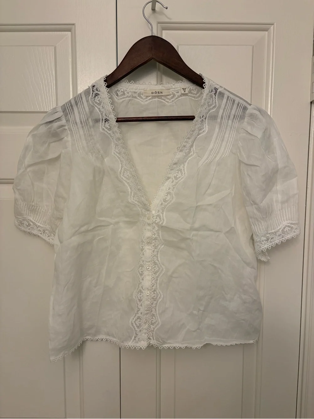 Doen Brigitta Lace Trim V-Neck Ramie Top - Picture 4 of 11
